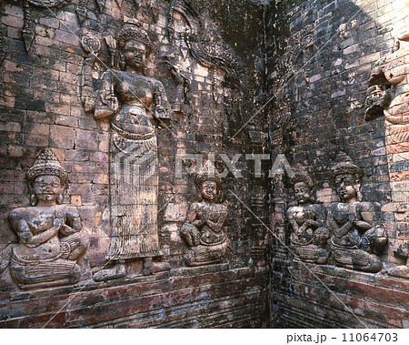 プラサット・クラヴァンのラクシュミー女神像 11064703