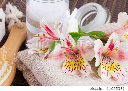 spa setting with alstroemeria flowers 11065381