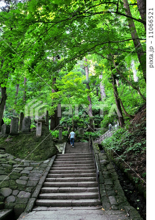 山形県　山寺（宝珠山立石寺）の石段　　 11066521