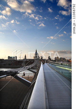 Millennium Bridge 11068792