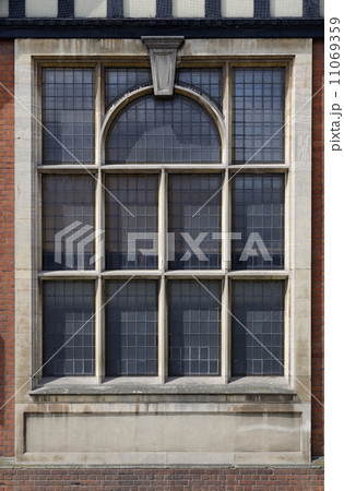 Ornate leaded window 11069359