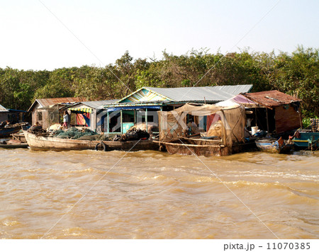 floating village  Tonle sap lake. Cambodia 11070385
