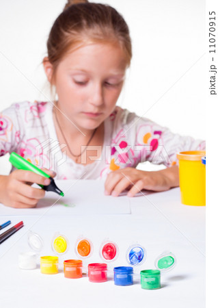 girl drawing girl drawing 11070915