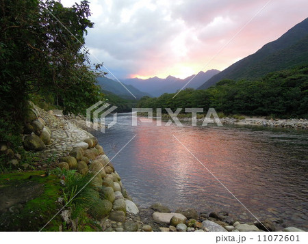 山に沈む 山に沈む 11072601