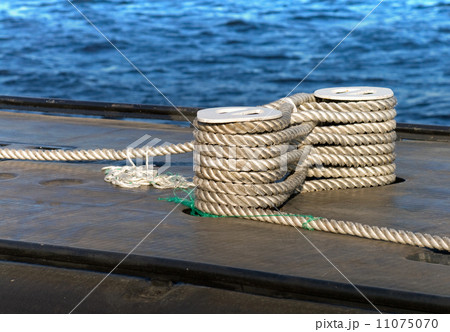 Modern military submarine fragment:careful bundle of rope on the mooring bollard Modern military submarine fragment:careful bundle of rope on the mooring bollard 11075070