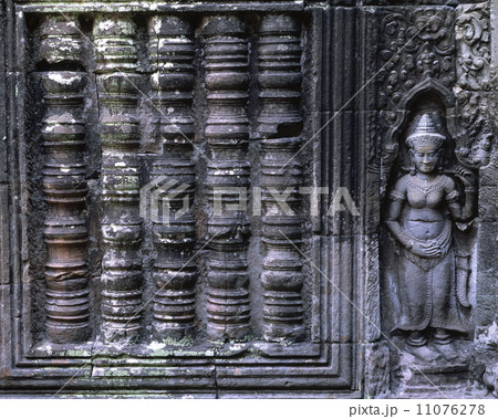 バンテアイ・クディのデバターと連子窓 バンテアイ・クディのデバターと連子窓 11076278