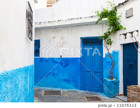 Street view of Medina. Historical center of old Tangier, Morocco 11076313