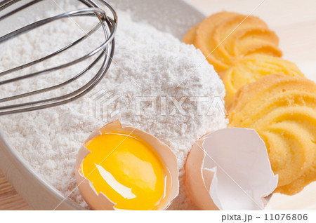making baking cookies 11076806