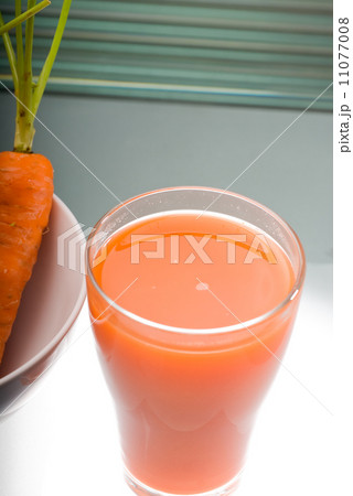 fresh carrot juice 11077008