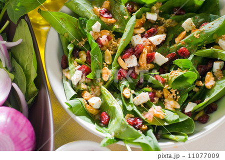 spinach salad 11077009