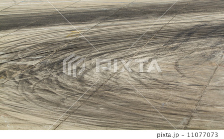Tire marks 11077073