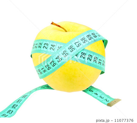 Measure tape on yellow apple 11077376