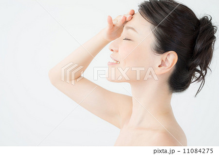 スキンケア・若い女性 11084275
