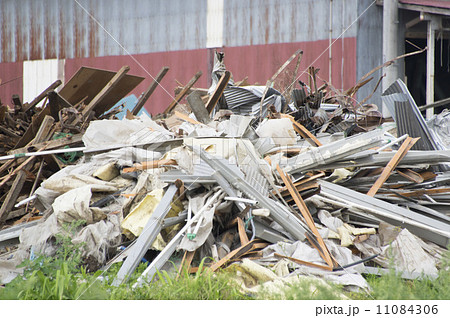 瓦礫の山 11084306