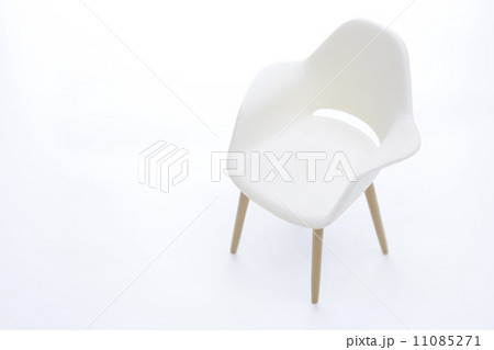 白い椅子のイメージ 11085271
