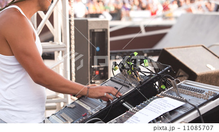 Sound control engineer  11085707