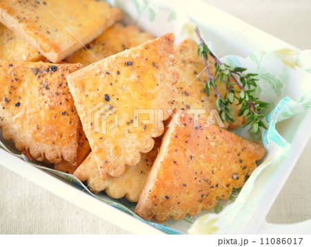 チーズビスケット(横位置ハイアングル) チーズビスケット(横位置ハイアングル) 11086017