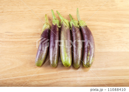 Organic eggplants in an open market at daytime. 11088410