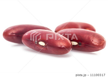 kidney beans on white background 11100317