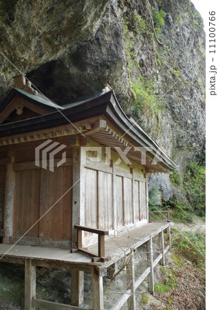 三佛寺の観音堂 11100766