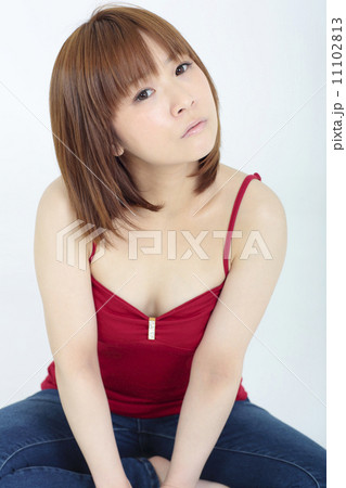 若い女性 若い女性 11102813