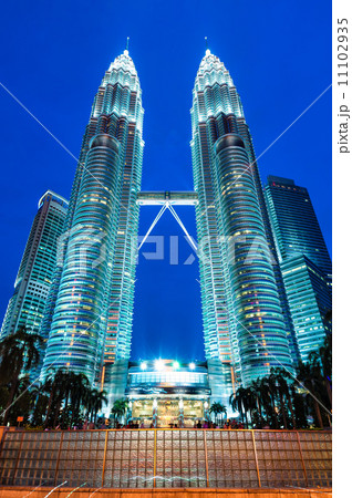 Petronas Towers 11102935
