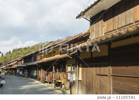 島根県、石見銀山大森の町並み 11105591