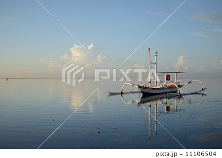 サヌールの船 11106504