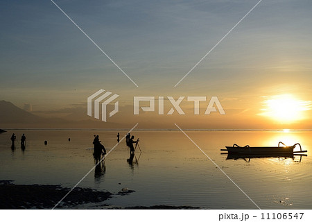 サヌールのカメラマン 11106547