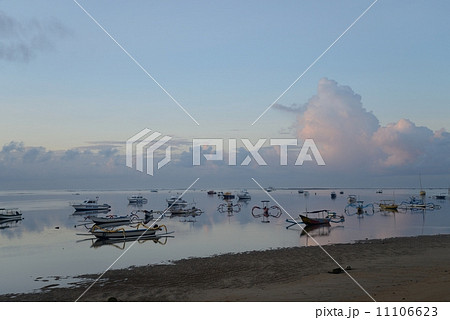 サヌールの船たち 11106623