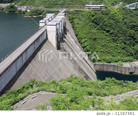 四国中央市「富郷ダム」と「法皇湖」 11107301