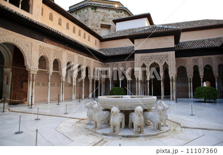 ライオンの中庭　【アルハンブラ宮殿】 11107360