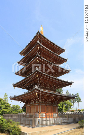 高松藩主松平家菩提寺「法然寺」平成23年1月完成の五重塔 高松藩主松平家菩提寺「法然寺」平成23年1月完成の五重塔 11107463