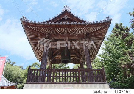 香川県観音寺市、四国霊場第69番札所「観音寺」鐘楼 11107465