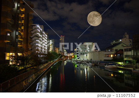 堀川と名月 11107552