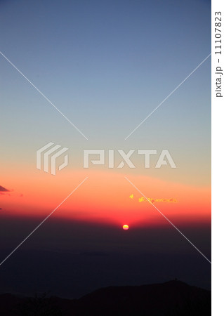 初日の出　伊豆スカイラインからの初島　熱海　2014年１月１日撮影 11107823