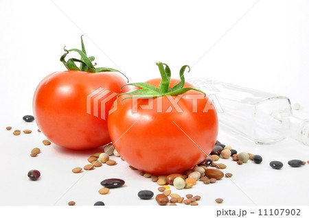 Fresh tomatoes and cooking bean pattern Fresh tomatoes and cooking bean pattern 11107902
