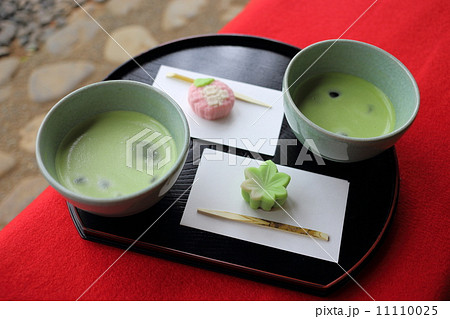 冷抹茶と和菓子(青もみじ) 冷抹茶と和菓子(青もみじ) 11110025