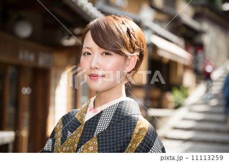 着物を着た女性 11113259