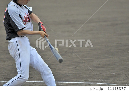 ボールがバットに当たった瞬間 ボールがバットに当たった瞬間 11113377