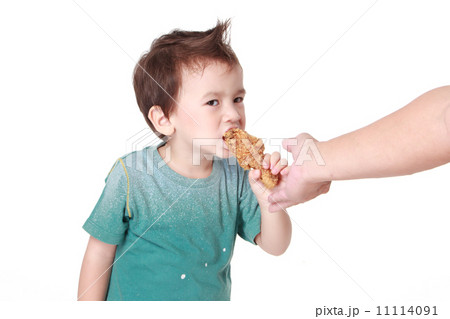 boy eating chicken 11114091