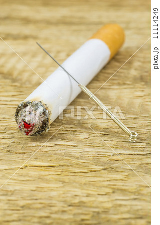 Acupuncture to stop smoking 11114249