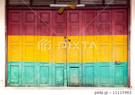 Old door wooden background 11115963