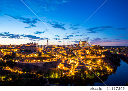Toledo Cityscape at dusk 11117806