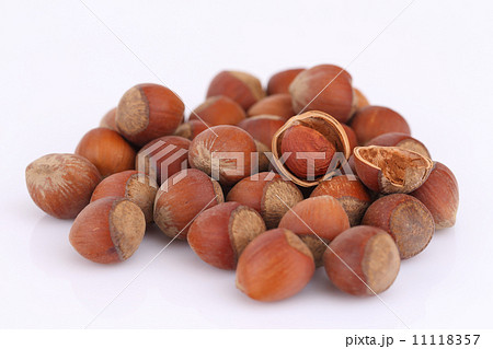 handful of hazelnuts handful of hazelnuts 11118357
