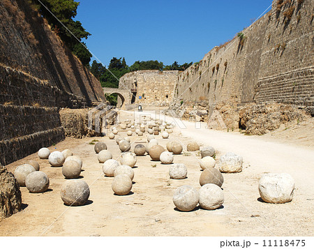 Stone balls 11118475