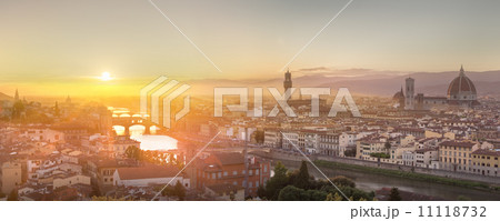 Arno River and Ponte Vecchio at sunset, Florence 11118732