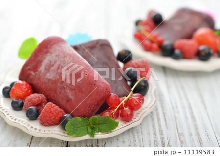 Berry ice cream 11119583