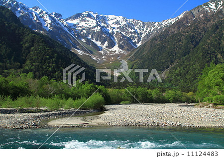 新緑の上高地 新緑の上高地 11124483
