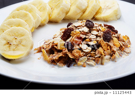 cereal with banana topped with honey to health 11125443